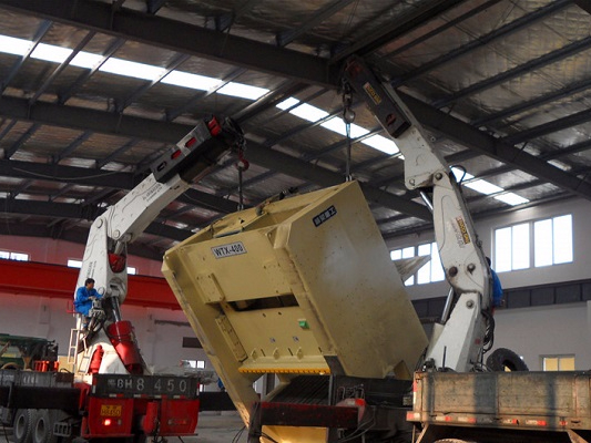 400T沖床廠房內吊裝