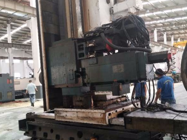 龍門(mén)加工中心設(shè)備搬運(yùn)安裝